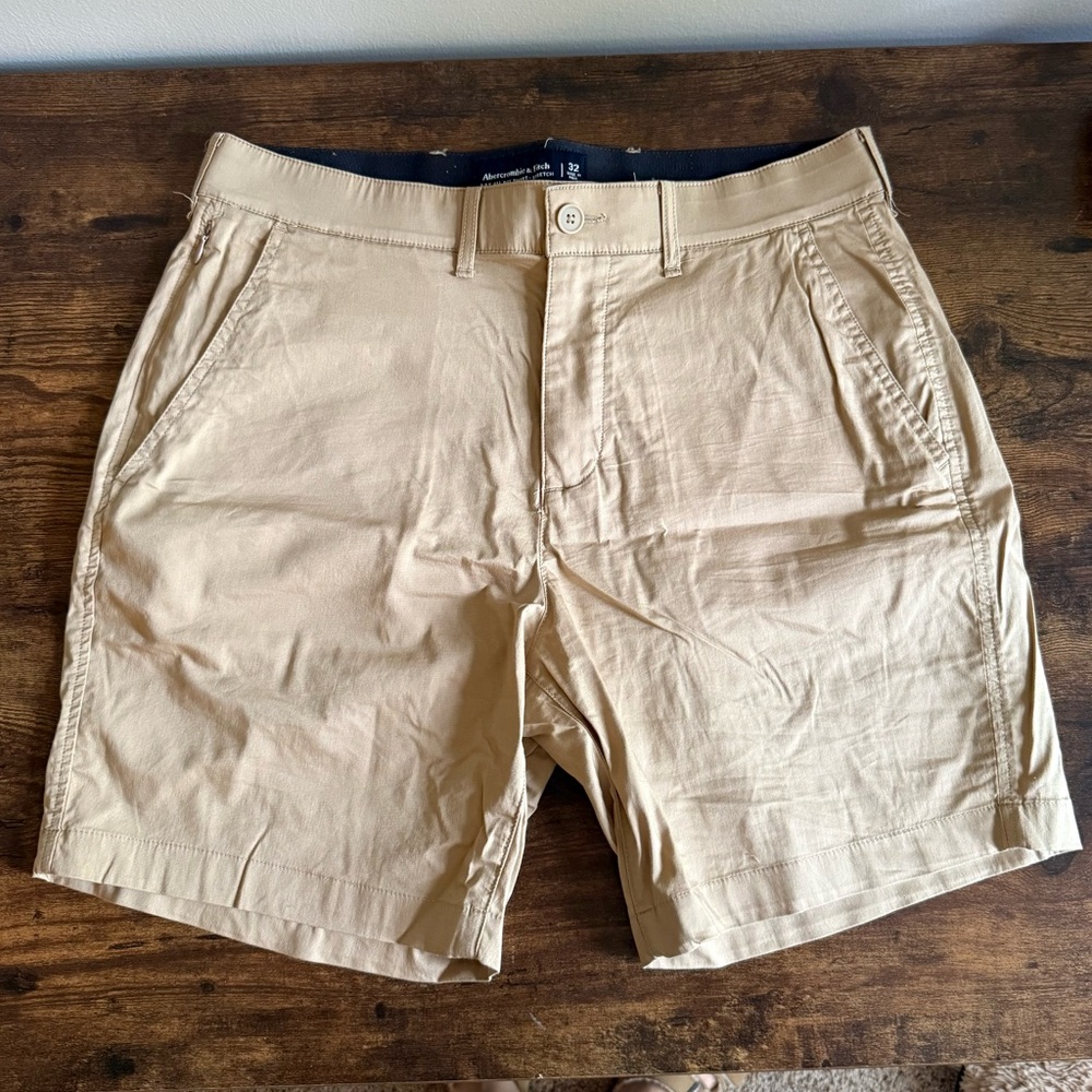 ABERCROMBIE • men’s shorts